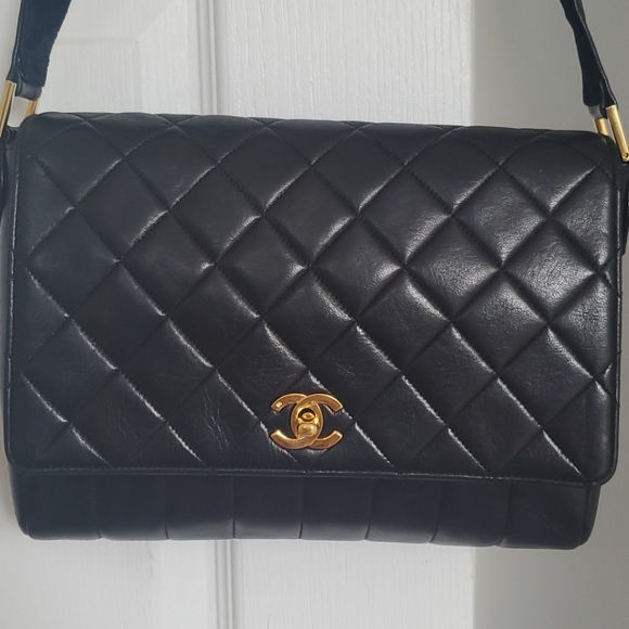 SOLD Chanel vintage black shoulder bag - Picture 2 of 16